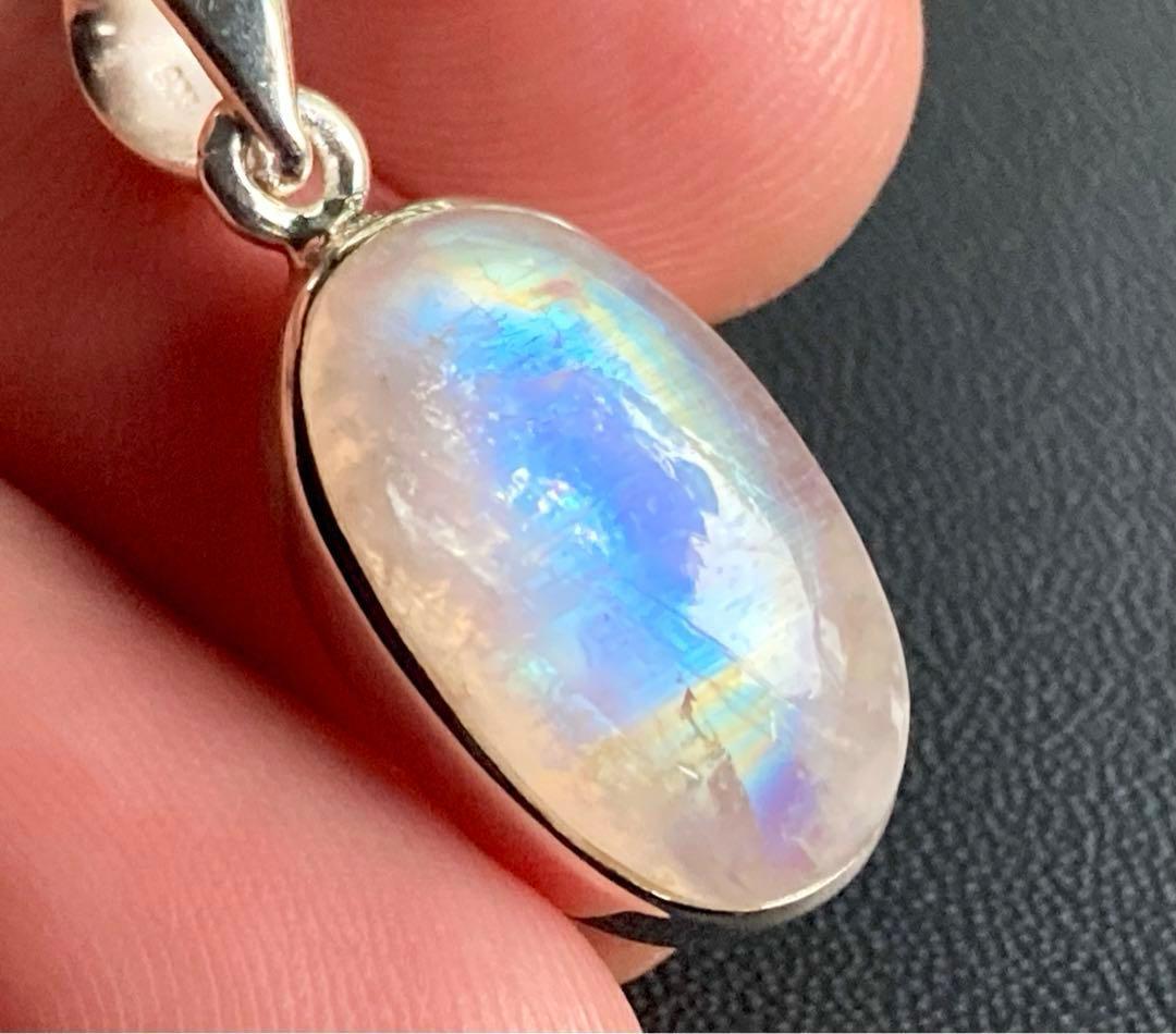 かな様用　月の女神が創造した愛の守護石　虹のロイヤルシャインブルームーンストーン