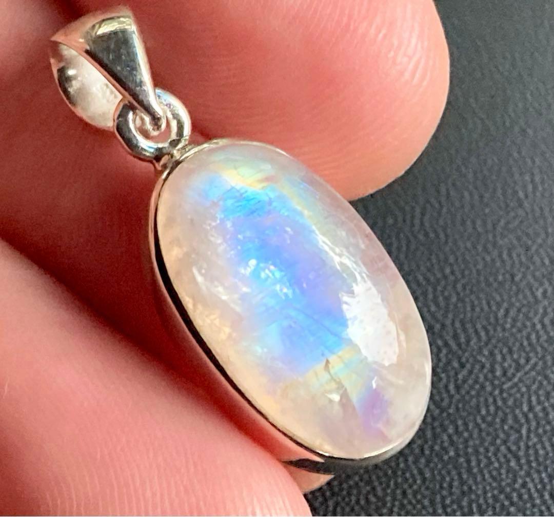 かな様用　月の女神が創造した愛の守護石　虹のロイヤルシャインブルームーンストーン