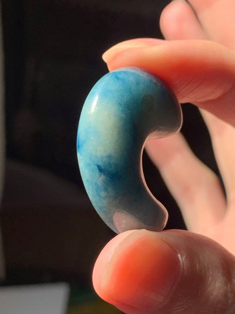 最上級　茄子紺　入りコン沢青翡翠　勾玉　糸魚川翡翠　コン沢勾玉　ひすい　ヒスイ