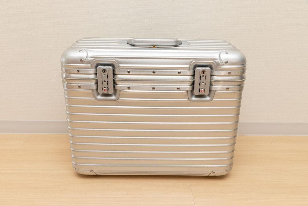 リモワ　パイロット　トロリー2輪 29L機内持込できます カナダ製