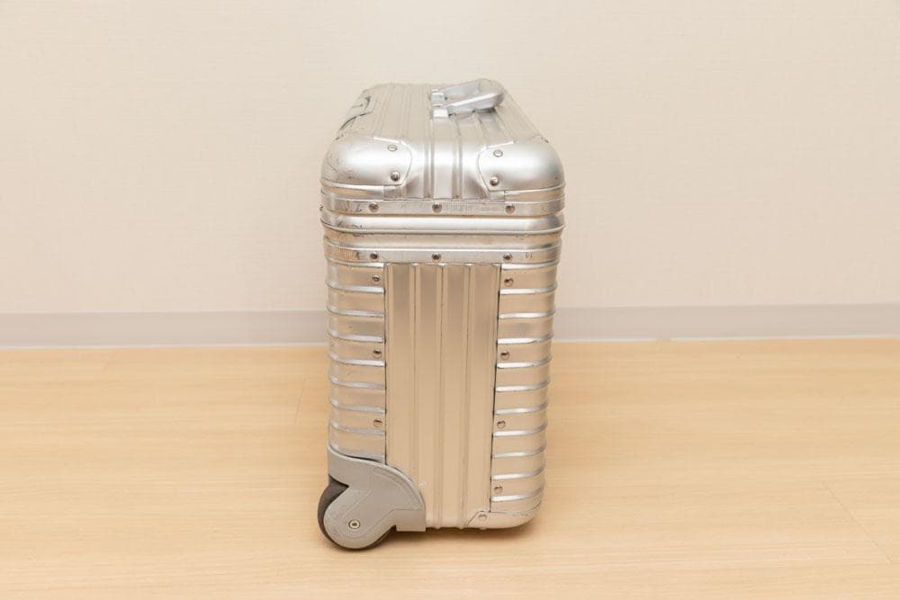 リモワ　パイロット　トロリー2輪 29L機内持込できます カナダ製