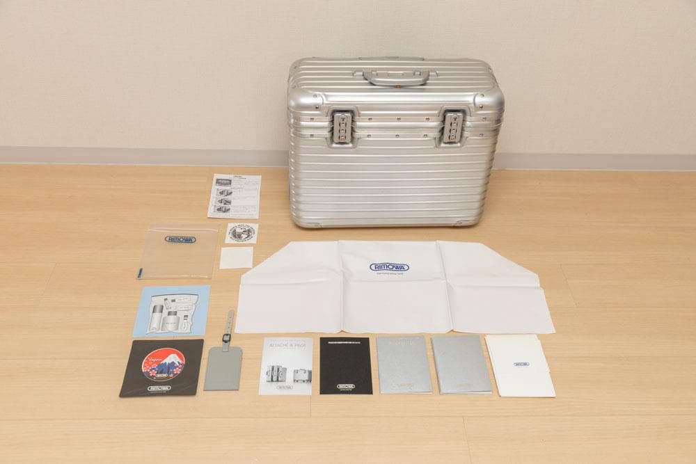 リモワ　パイロット　トロリー2輪 29L機内持込できます カナダ製