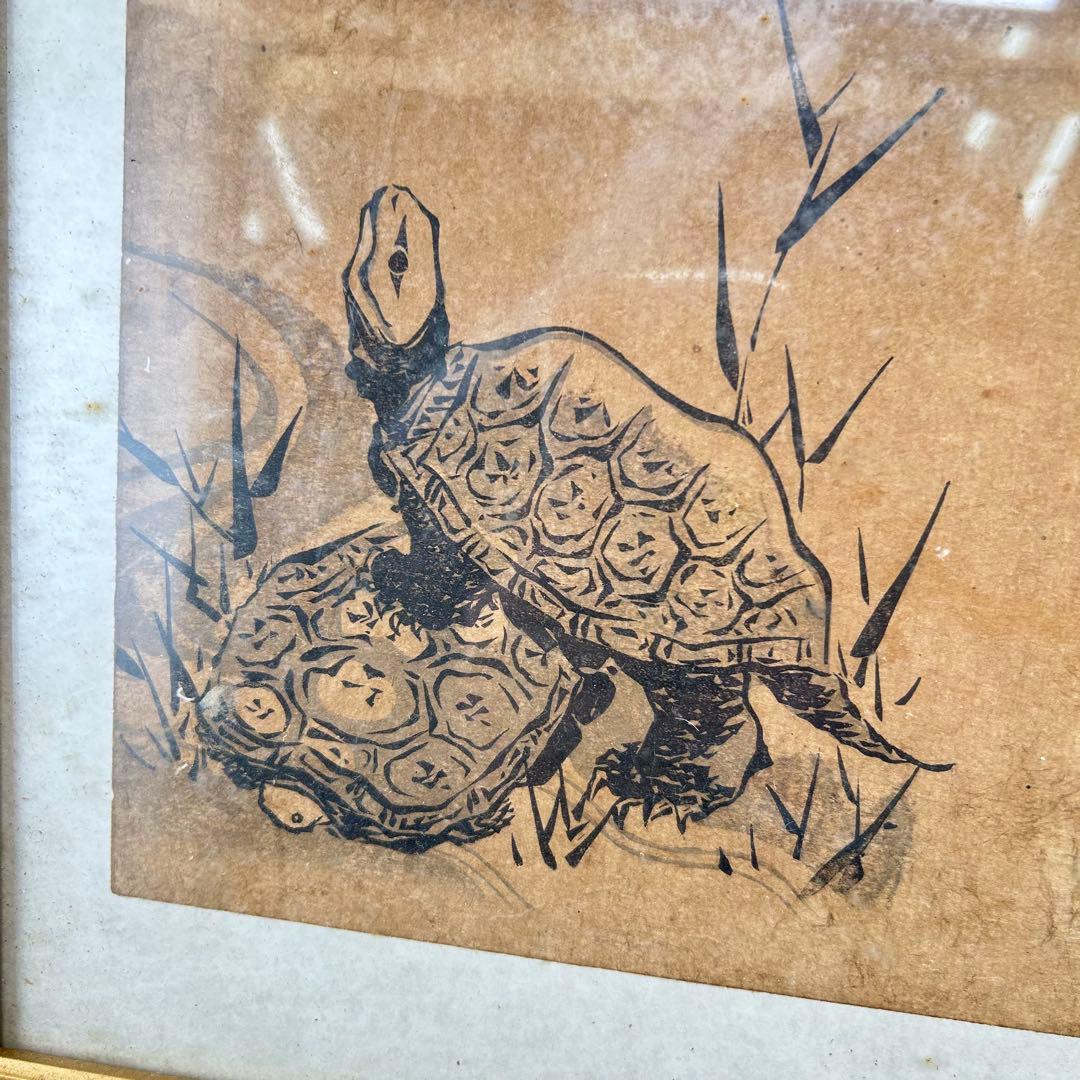 木版画 亀と女性 金色フレーム付き