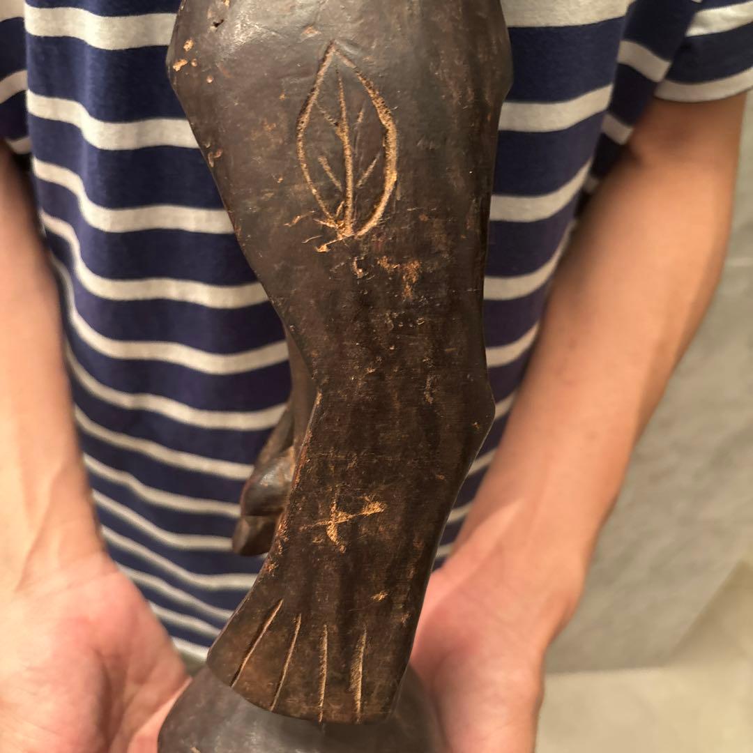 ナイジェリアアンティーク　鳥がモチーフになった芸術的な特大の木彫り彫刻