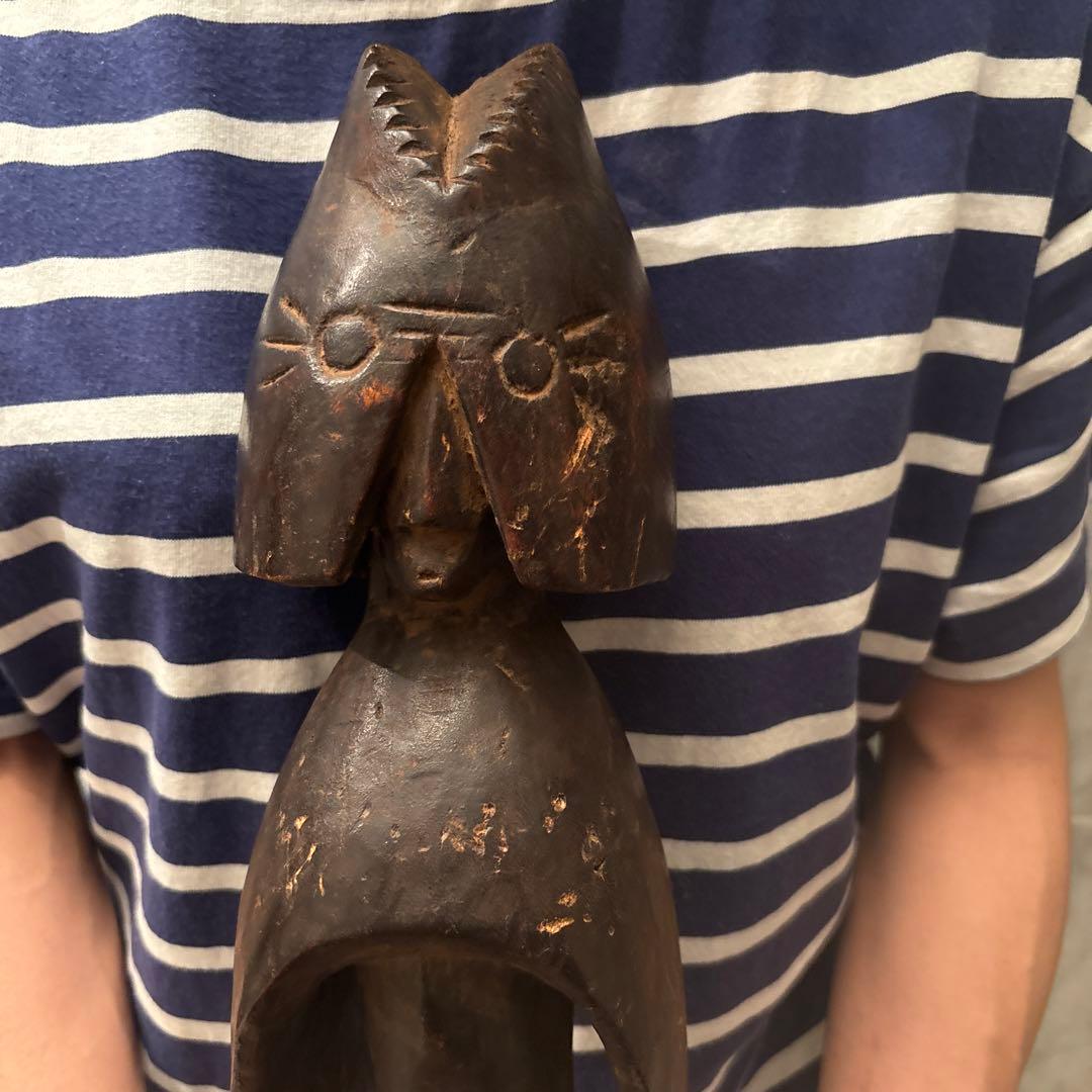 ナイジェリアアンティーク　鳥がモチーフになった芸術的な特大の木彫り彫刻