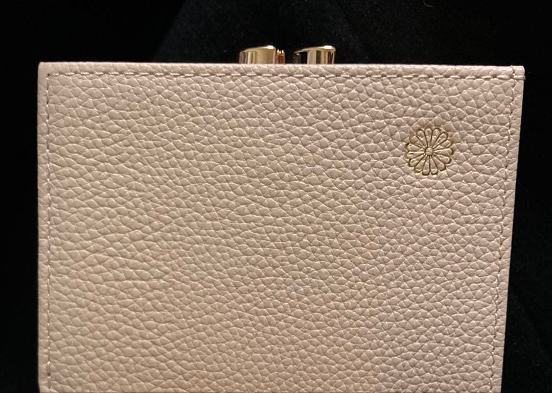 12/31〜1/5 発送不可　皇居　二つ折り財布　ピンクベージュ　本革　がま口