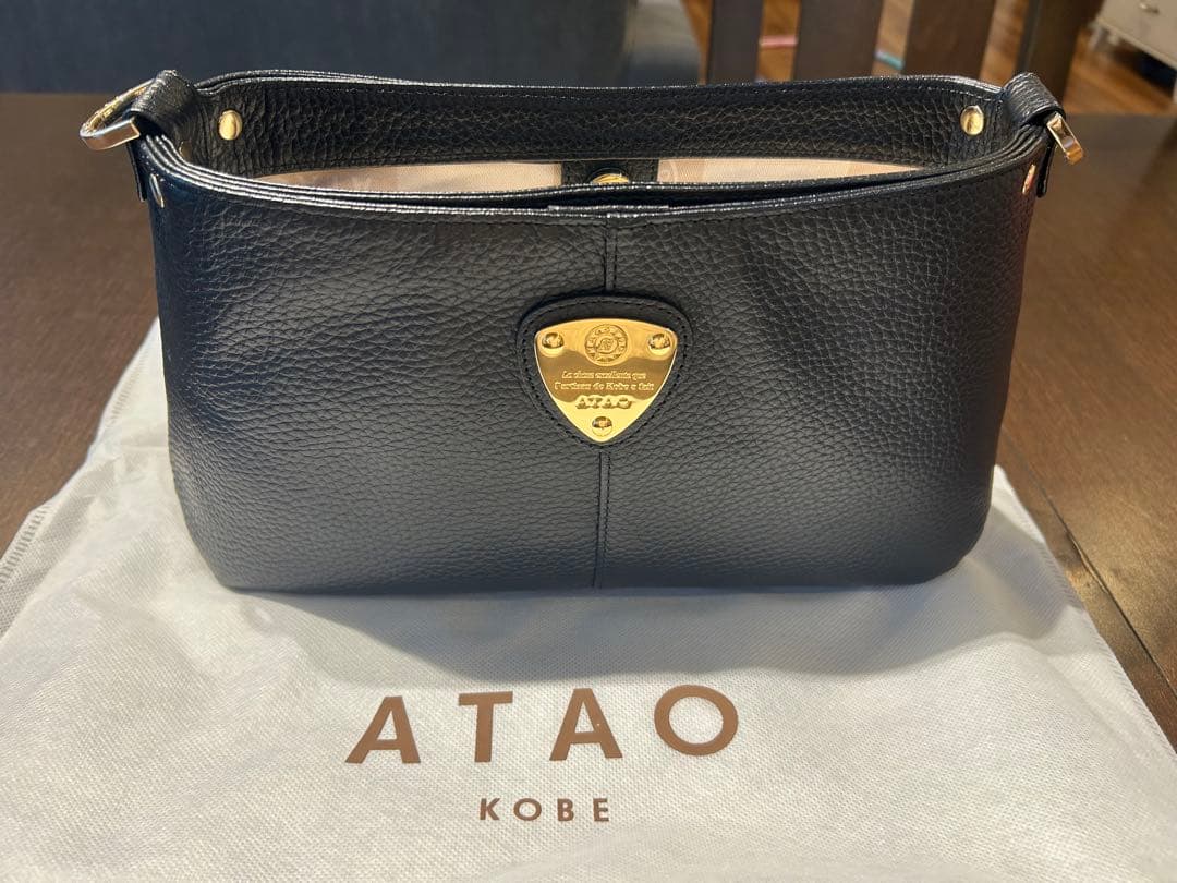 ちーさん✨ほぼ新品！超美品✨ATAO ブラックレザー ショルダーバッグ