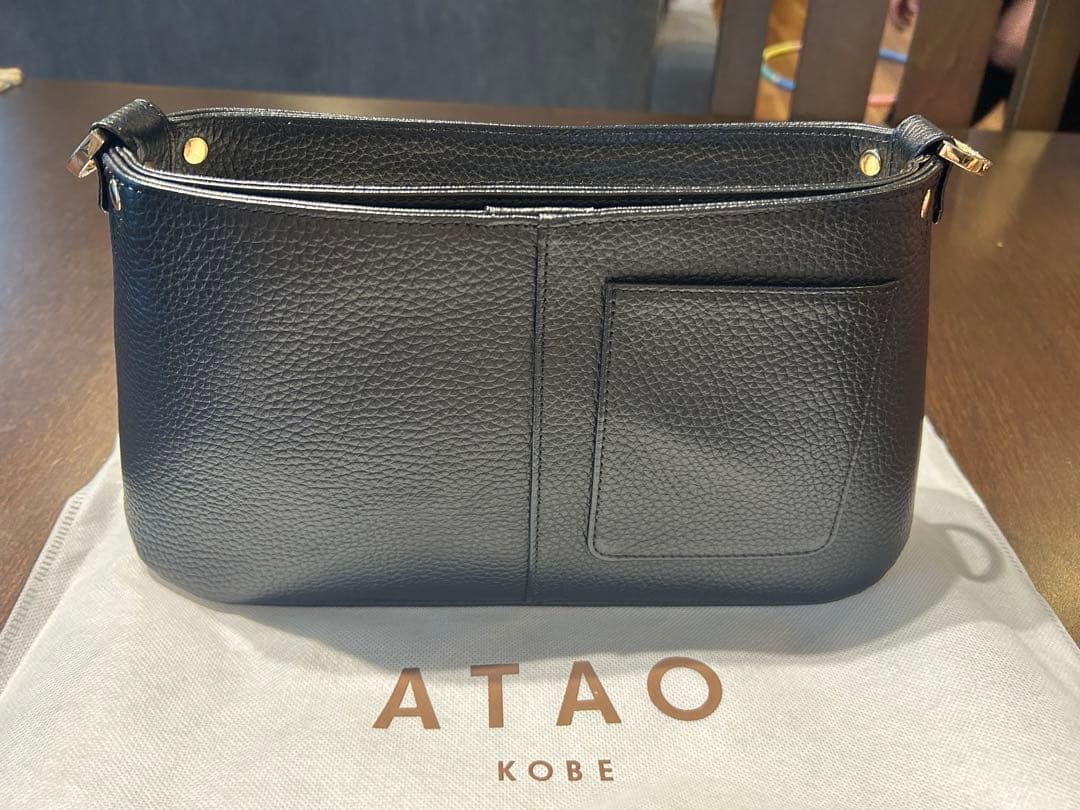 ちーさん✨ほぼ新品！超美品✨ATAO ブラックレザー ショルダーバッグ