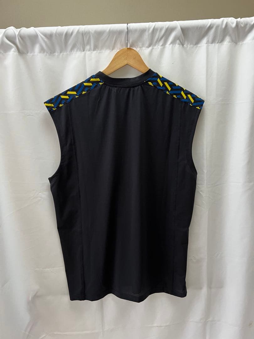 新品未使用！タグ付　定価4.1万 伊製 ヴェルサーチェ ノースリーブシャツ　3