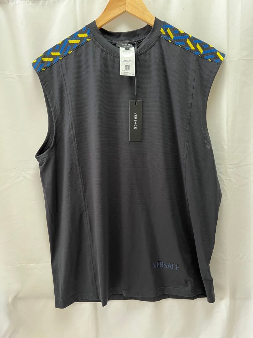 新品未使用！タグ付　定価4.1万 伊製 ヴェルサーチェ ノースリーブシャツ　3