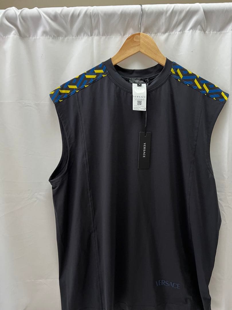 新品未使用！タグ付　定価4.1万 伊製 ヴェルサーチェ ノースリーブシャツ　3