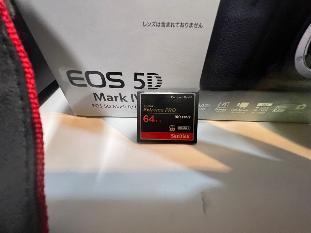 Canom 5DＭarkⅣ レンズ付属品あり充電器、脚立と充電池1つ付き