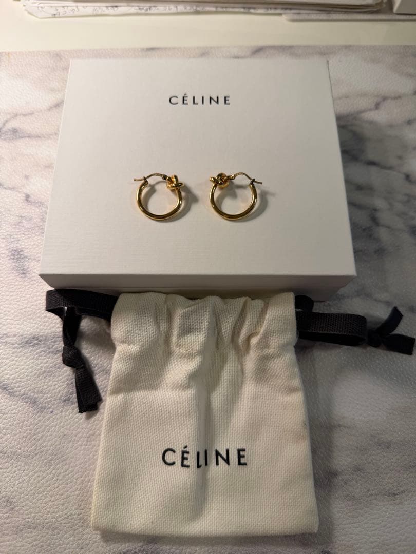 【極美品】CELINE セリーヌ ノットスモールフープピアス　ゴールド　ピアス