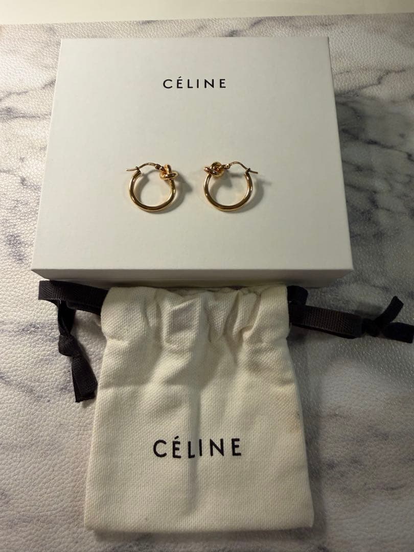 【極美品】CELINE セリーヌ ノットスモールフープピアス　ゴールド　ピアス