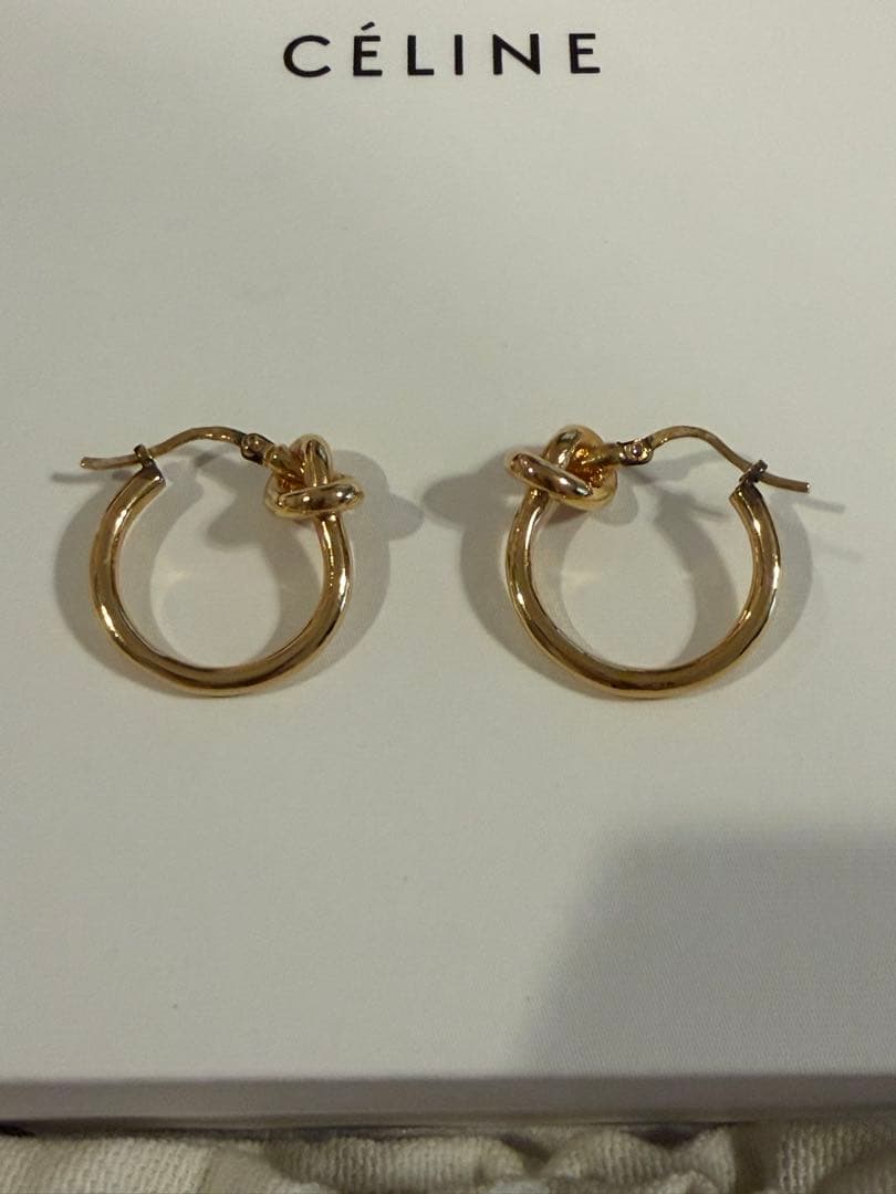【極美品】CELINE セリーヌ ノットスモールフープピアス　ゴールド　ピアス