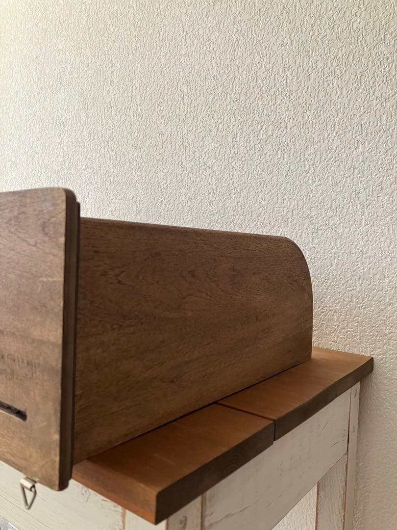 木製壁掛け棚 ガラス扉付き