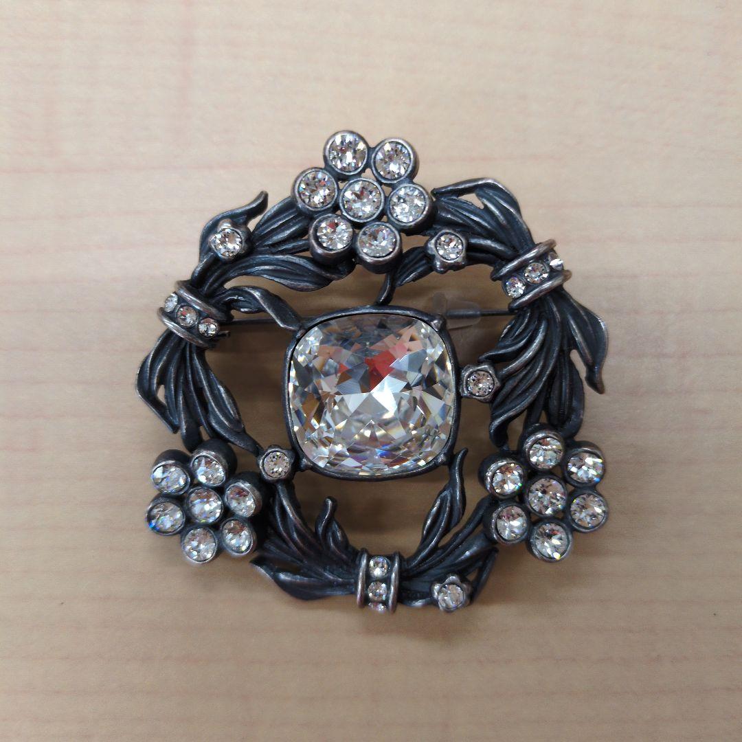 René 花モチーフ ブローチ クリスタル付き