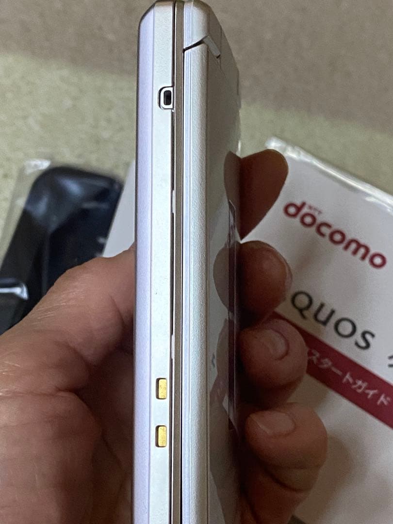 b*8様 ドコモAQUOS SH-02L シルバー本体　ガラホ　箱卓上ホルダ付