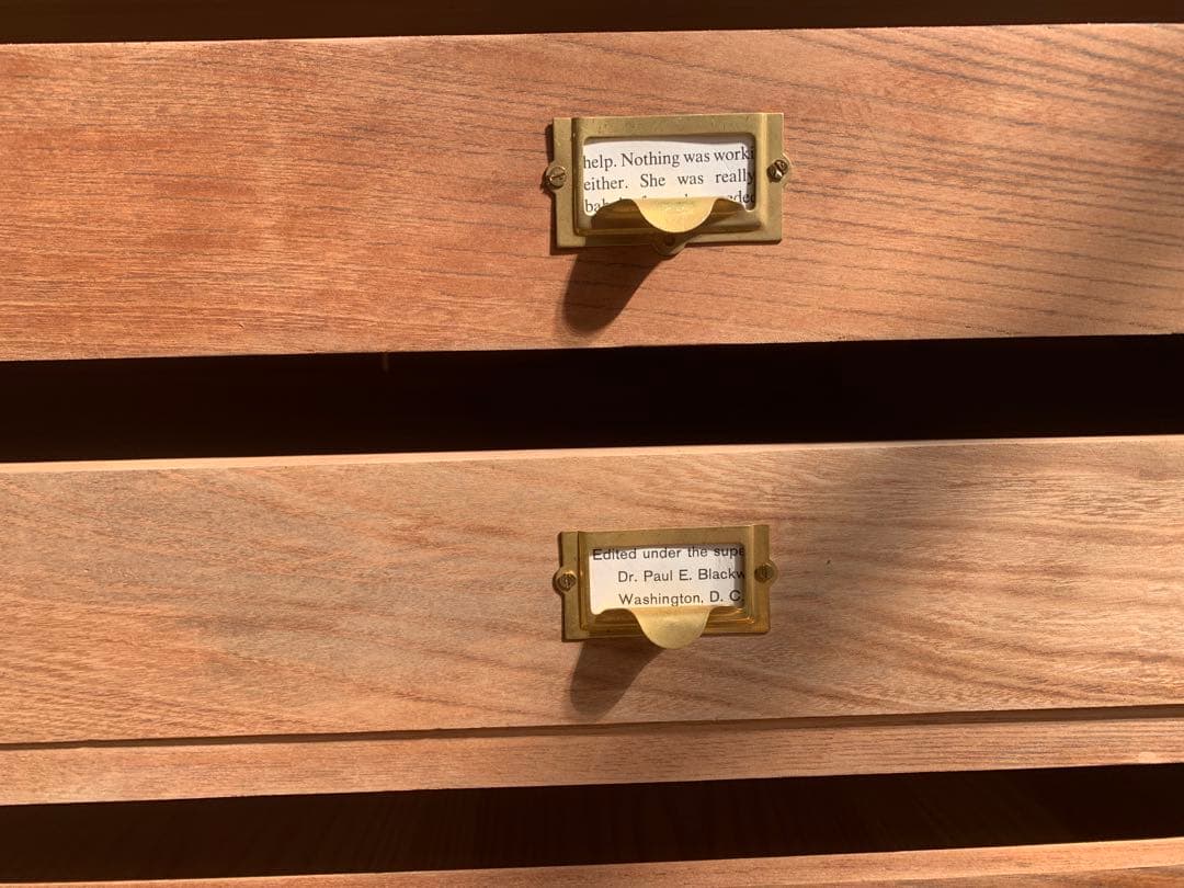 古家具アイアンレッグ4段トレーチェストネームプレート引手　収納陳列棚アンティーク