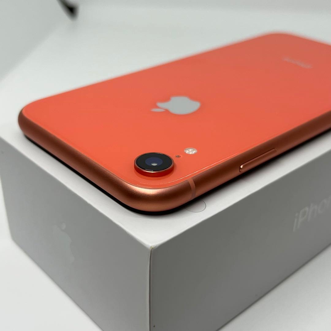 未使用　iPhone XR 128 GB SIMフリー　コーラル　本体
