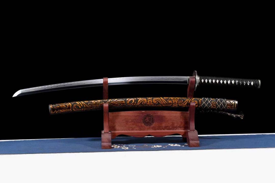 龍巻風雲 日本刀 高級本格居合刀 武具 舞踊刀 古兵器 太刀 武蔵 大漆鞘