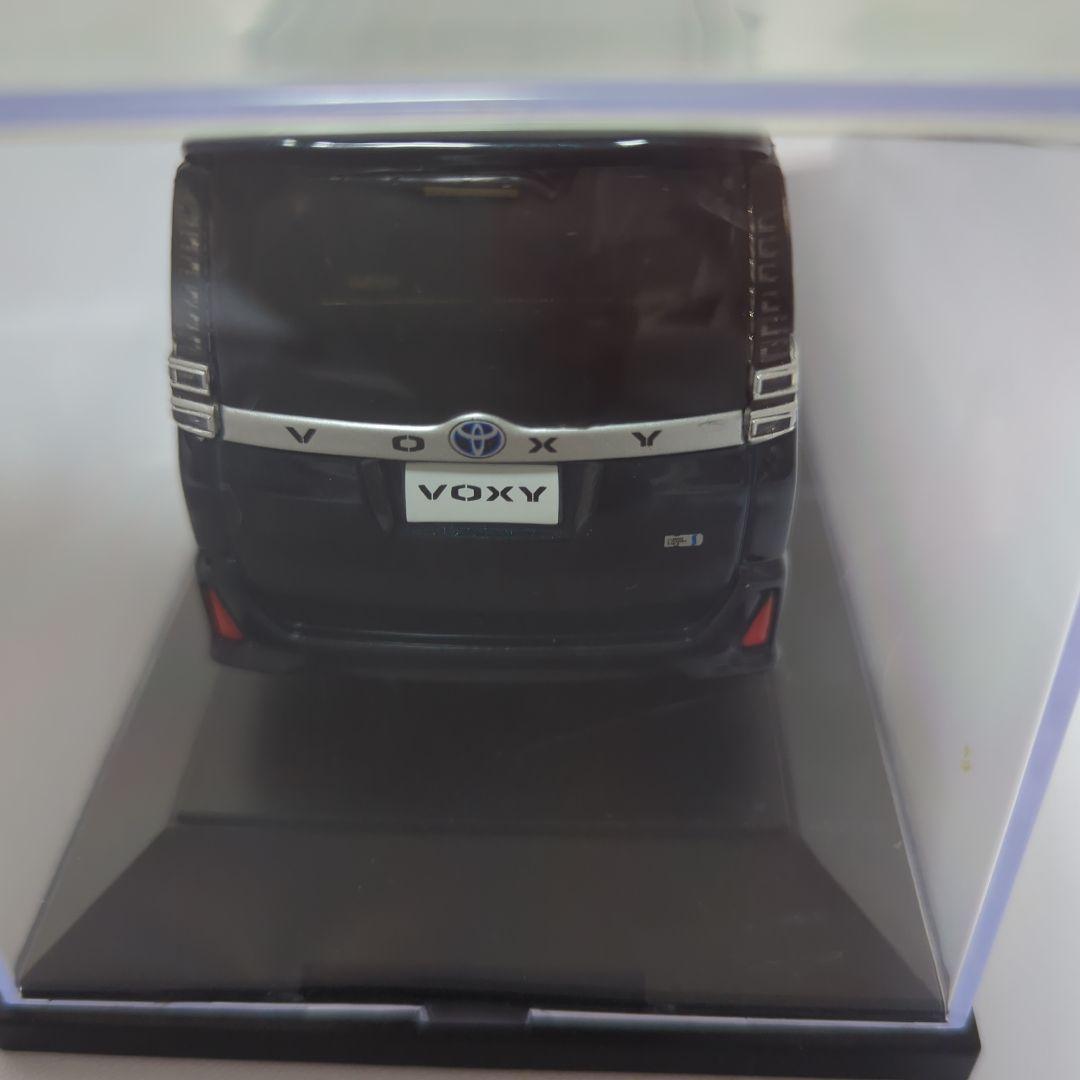 TOYOTA VOXY ミニカー 80系後期　カラーサンプル