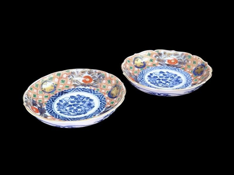 大聖寺伊万里　金襴手　菊花四方襷紋に牡丹の図　４寸皿２枚　E359 AS-CWo