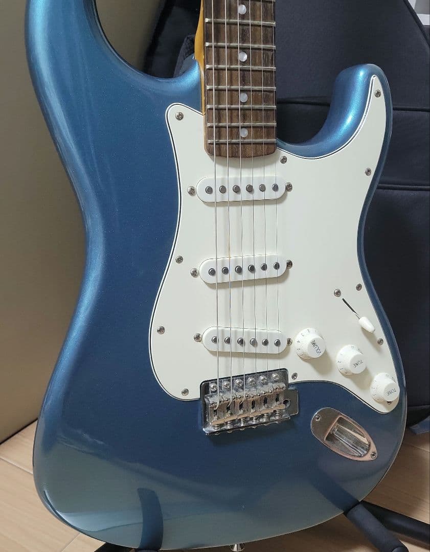 Squier ストラトキャスター エレキギター Lake placid blue
