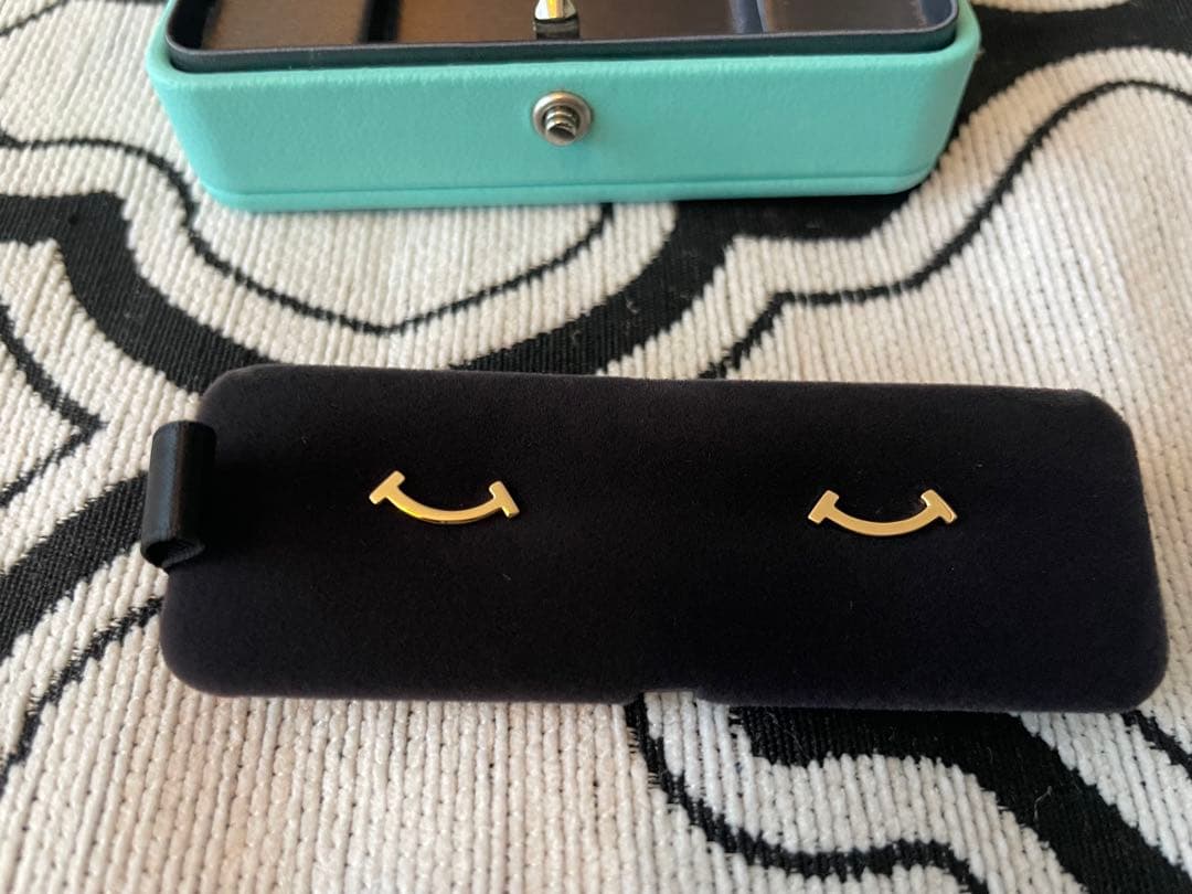 ティファニー　Tスマイル　ミニピアス　Tiffany ティースマイル　ミニピアス