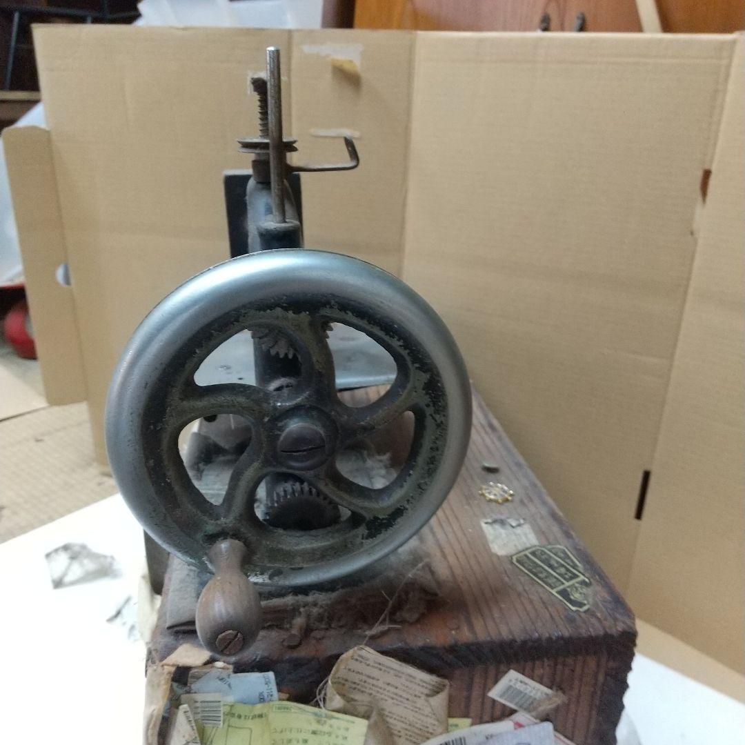 アンティーク　手廻しミシン