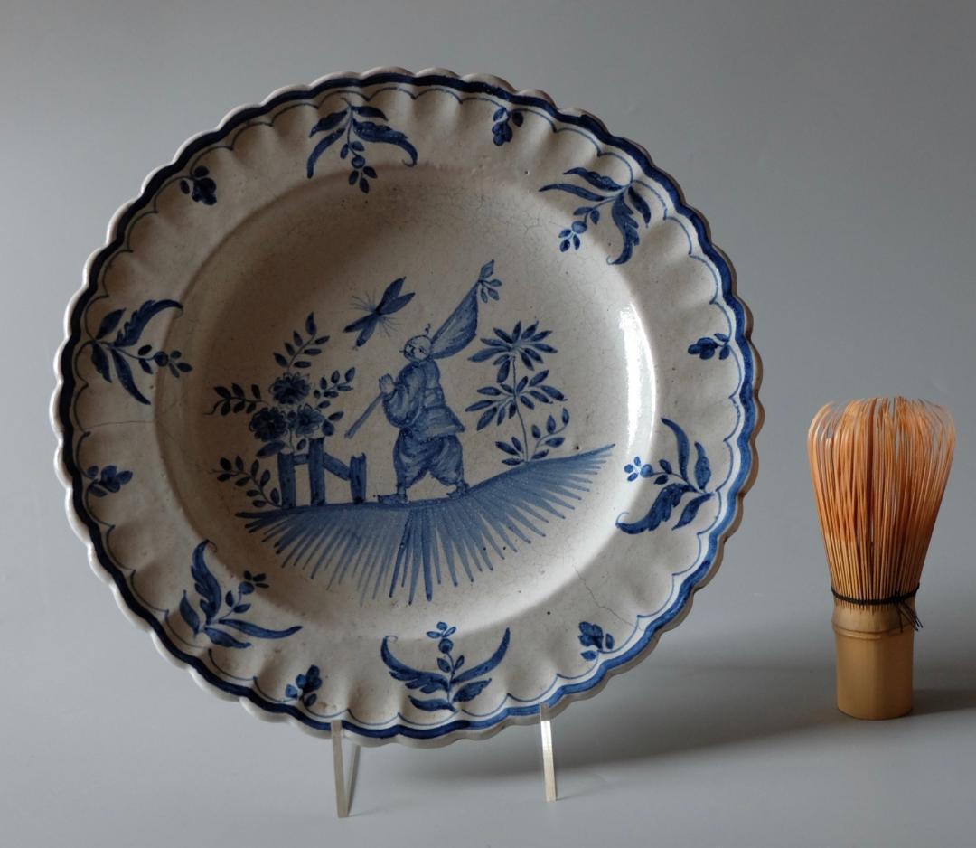 ☆☆フランスの輪花の皿：シノワズリー中国人の絵　19世紀