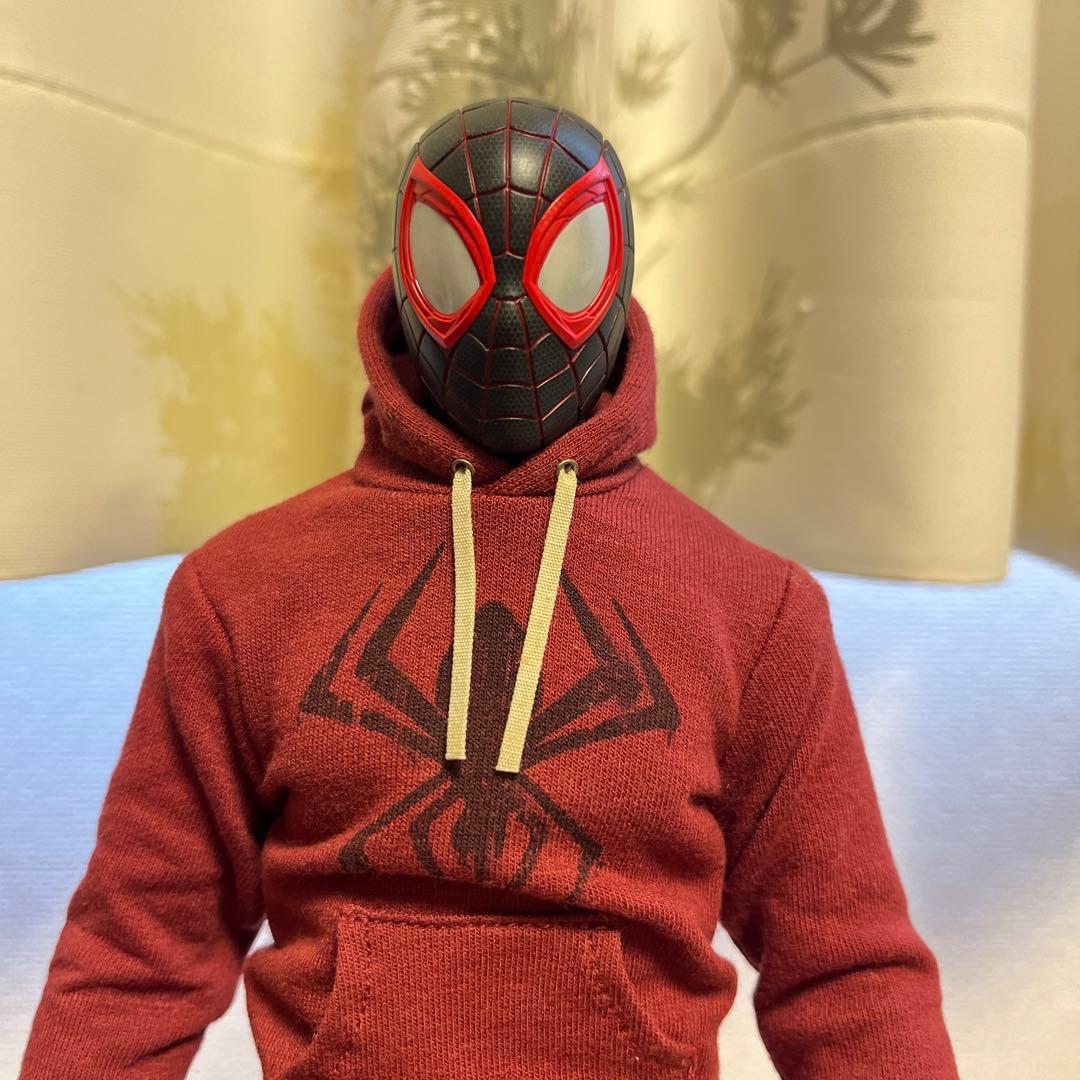 ホットトイズ マイルス・モラレス スパイダーマン 売店の看板猫スーツ版