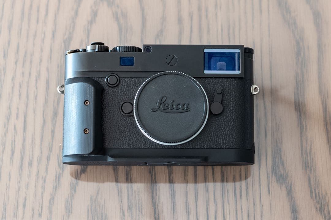 Leica ライカ M10 モノクローム　グリップ　予備バッテリー付き