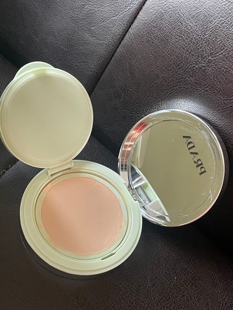 【最終値下げ】PRADA クッションファンデーション LC5新品未使用