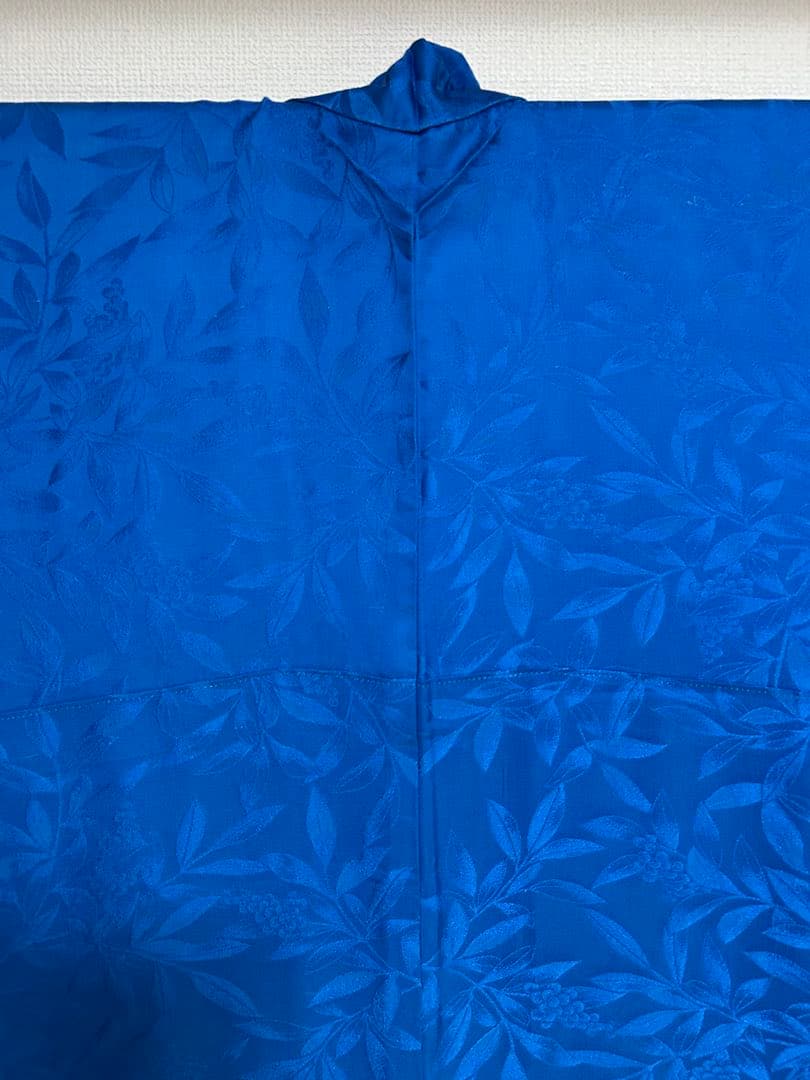 【 最終値下げ 】モダンでポップ　花柄　振袖　４０