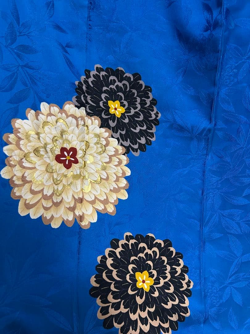 【 最終値下げ 】モダンでポップ　花柄　振袖　４０