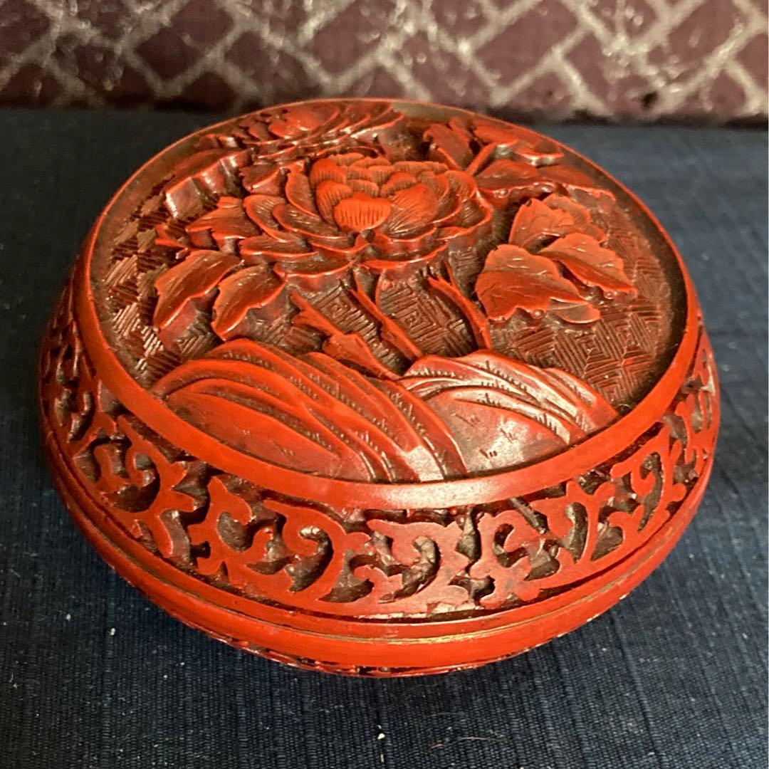堆朱牡丹雷唐草文香合　中国工芸品