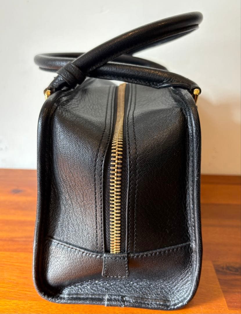 ロエベLOEWE アマソナ28