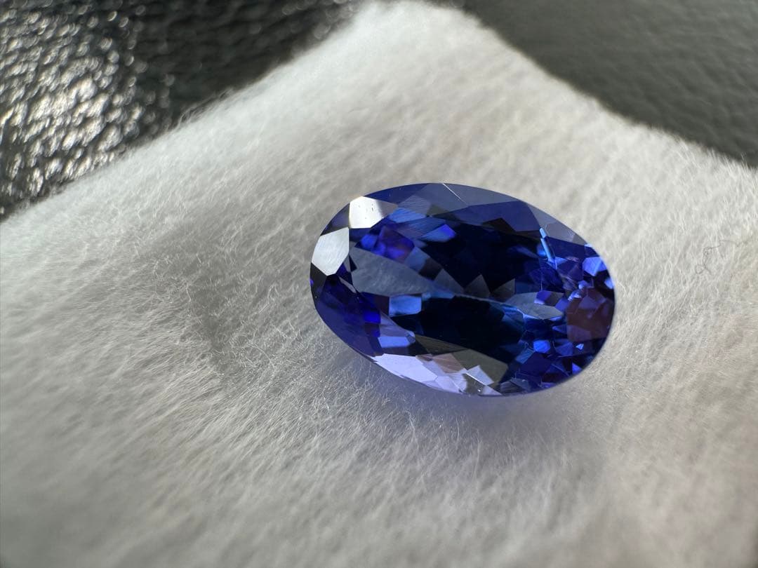 天然　タンザナイト　ルース　オーバルカット　2.108ct 鑑別書付き*未使用