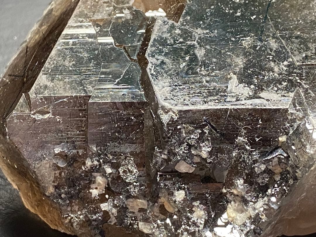 ブルー　ザギマウンテンクォーツ　ザギ水晶　754gラビカイト入り