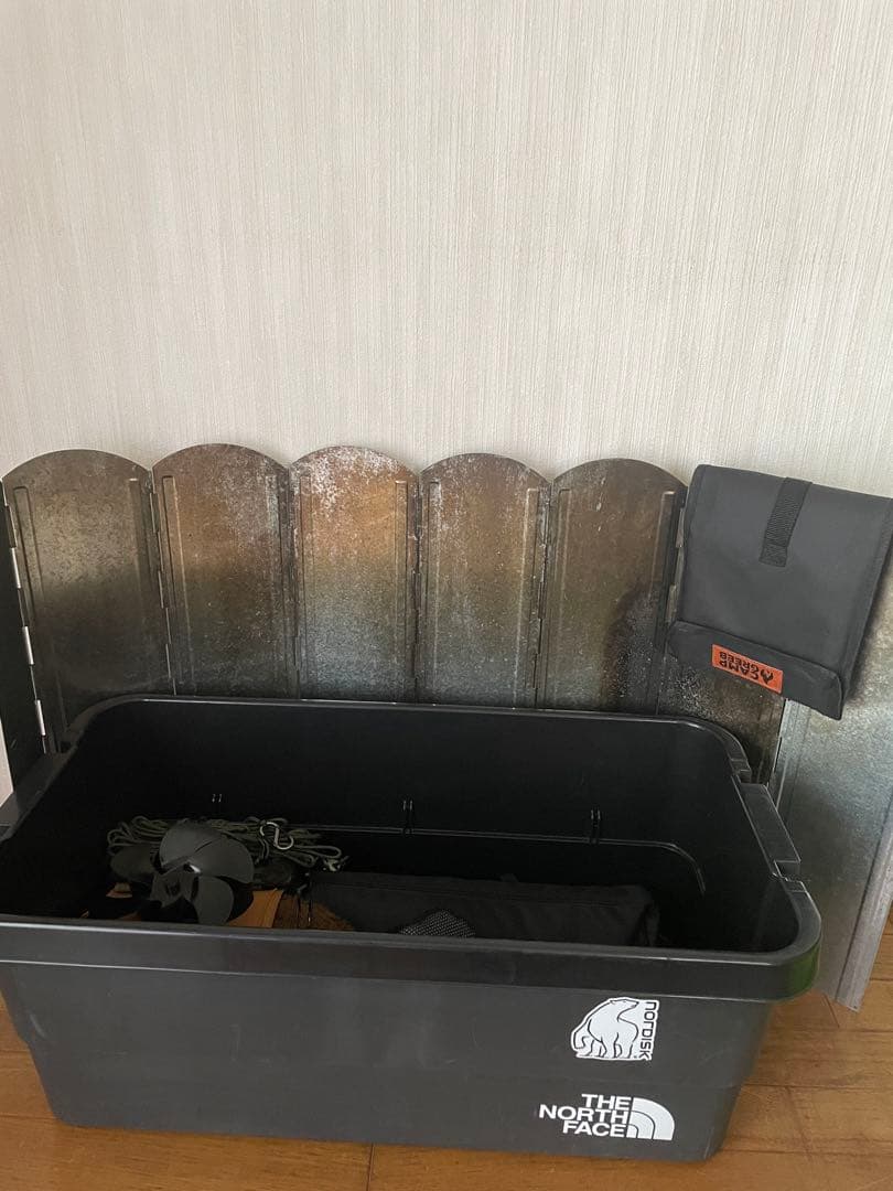 トランクカーゴ、テーブル、湯たんぽ、シュラフ、タープポール、風貌他　まとめ売り