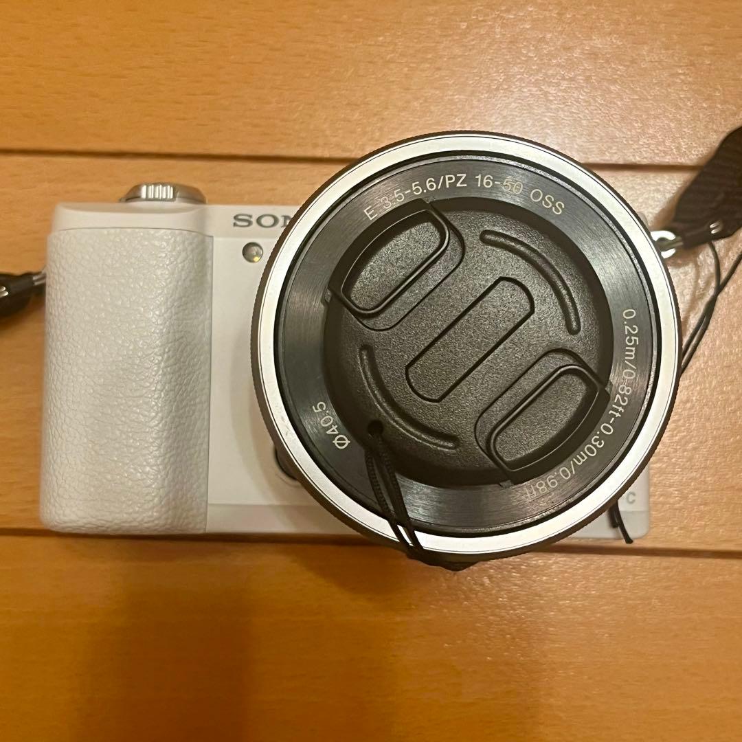 【値下げしました】sony α5100 ミラーレス　一眼カメラ