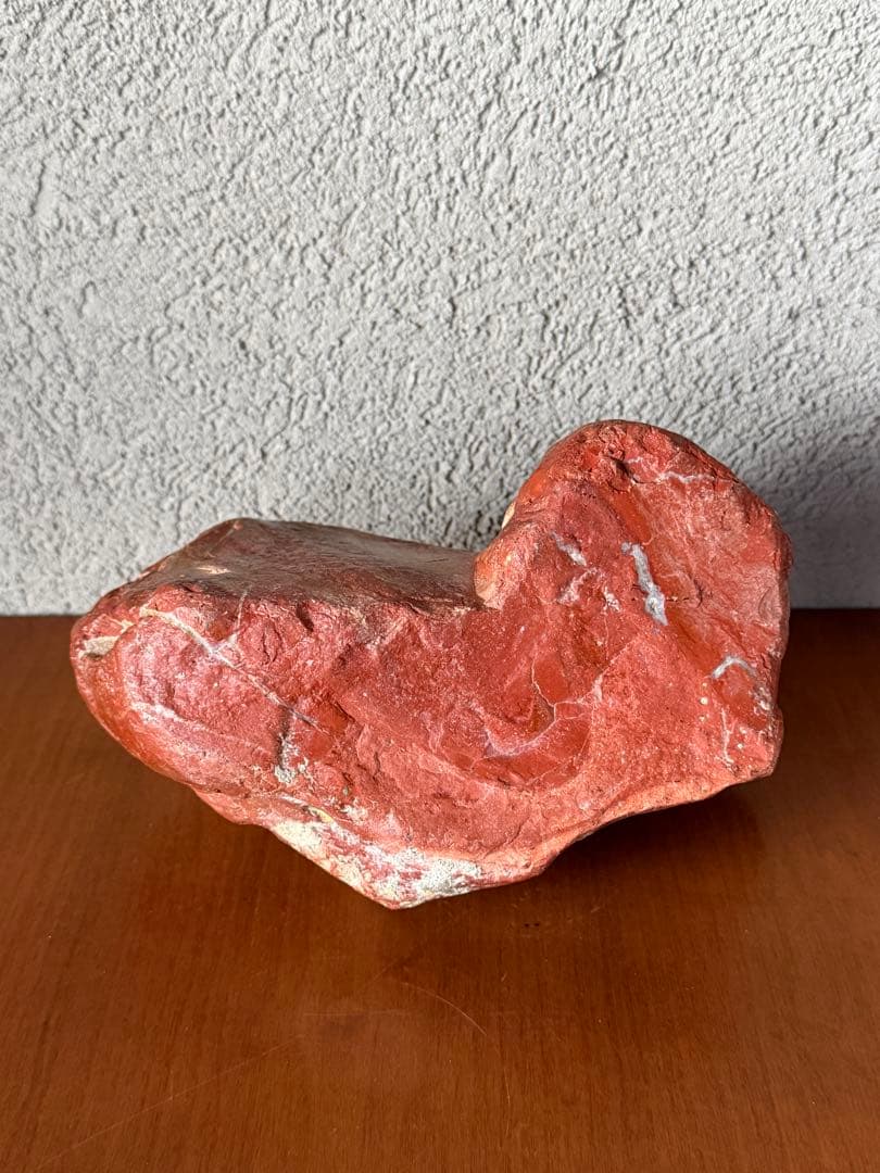 赤玉石　横幅約22㎝×奥行約11㎝×高さ約14㎝　総重量(台座付)約4600g