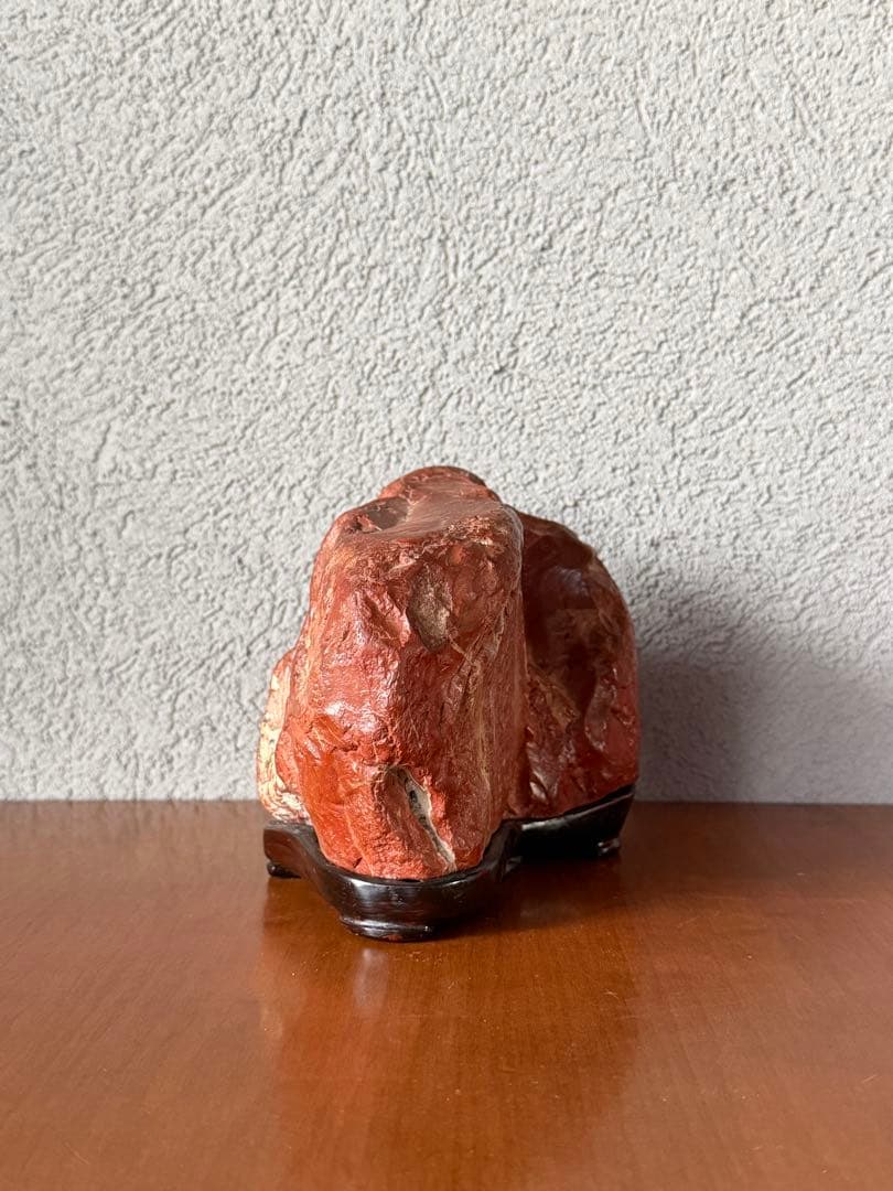 赤玉石　横幅約22㎝×奥行約11㎝×高さ約14㎝　総重量(台座付)約4600g