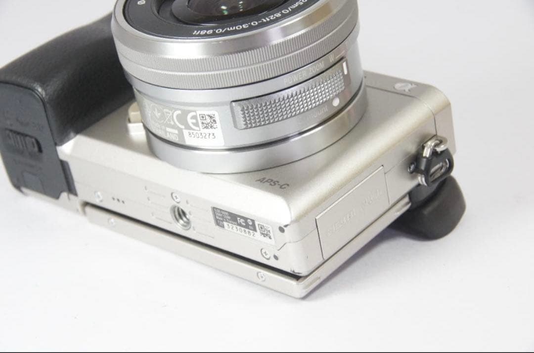 SONY a6000 ILCE-6000Lパワーズームレンズキット［シルバー］