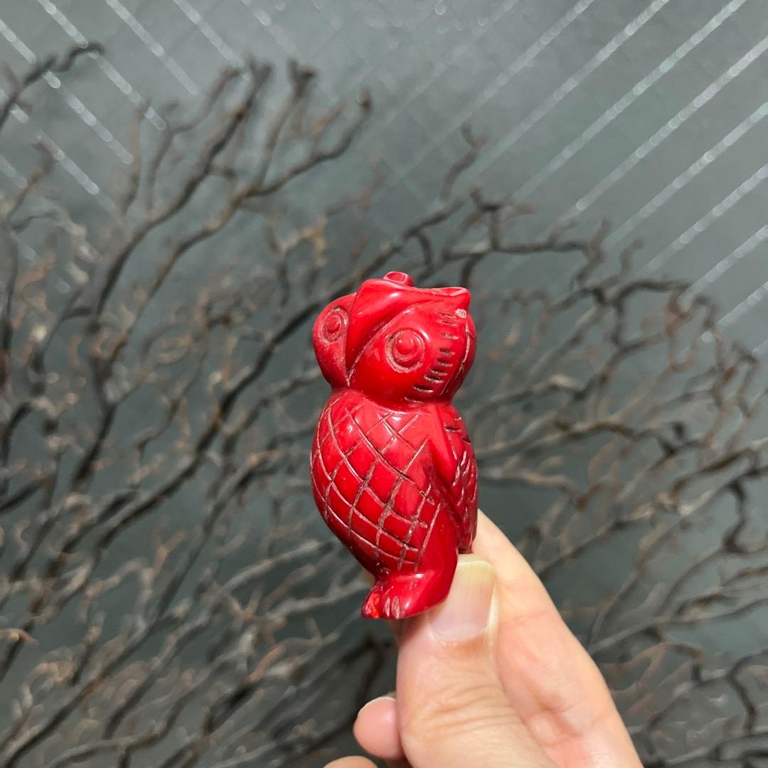 骨董　工芸細工　血赤珊瑚　山珊瑚　梟　フクロウ　モチーフ　根付　御守り