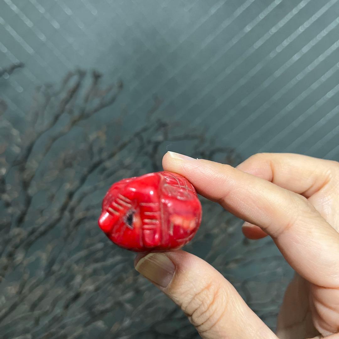 骨董　工芸細工　血赤珊瑚　山珊瑚　梟　フクロウ　モチーフ　根付　御守り