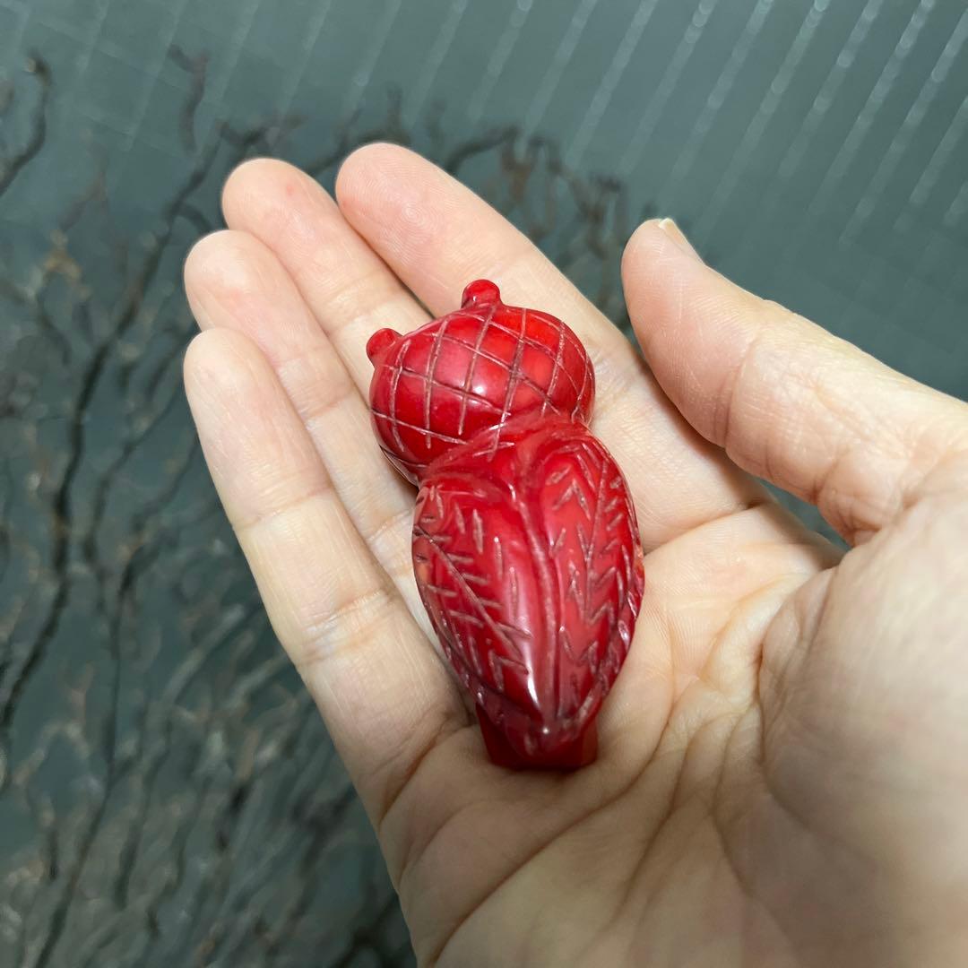骨董　工芸細工　血赤珊瑚　山珊瑚　梟　フクロウ　モチーフ　根付　御守り