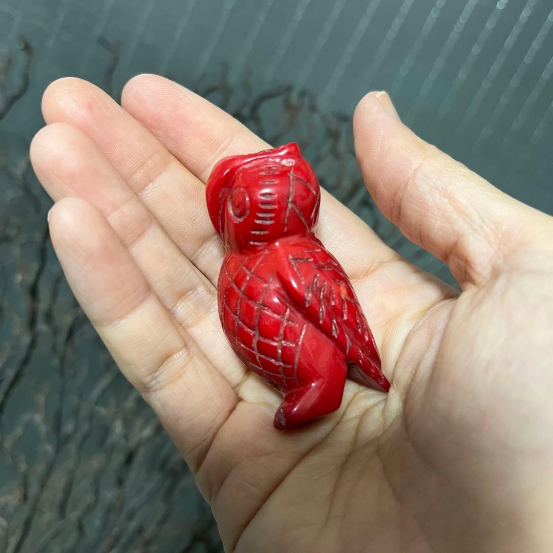 骨董　工芸細工　血赤珊瑚　山珊瑚　梟　フクロウ　モチーフ　根付　御守り