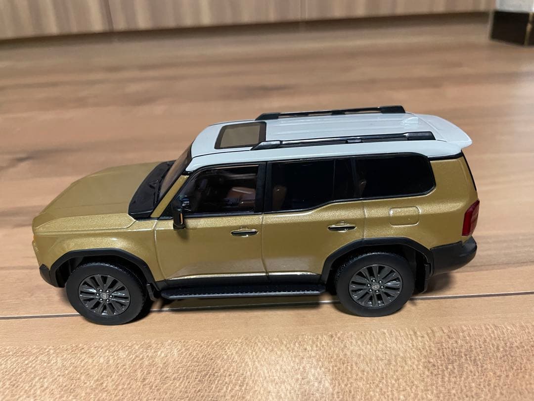 ランドクルーザー色見本1/30ミニカー